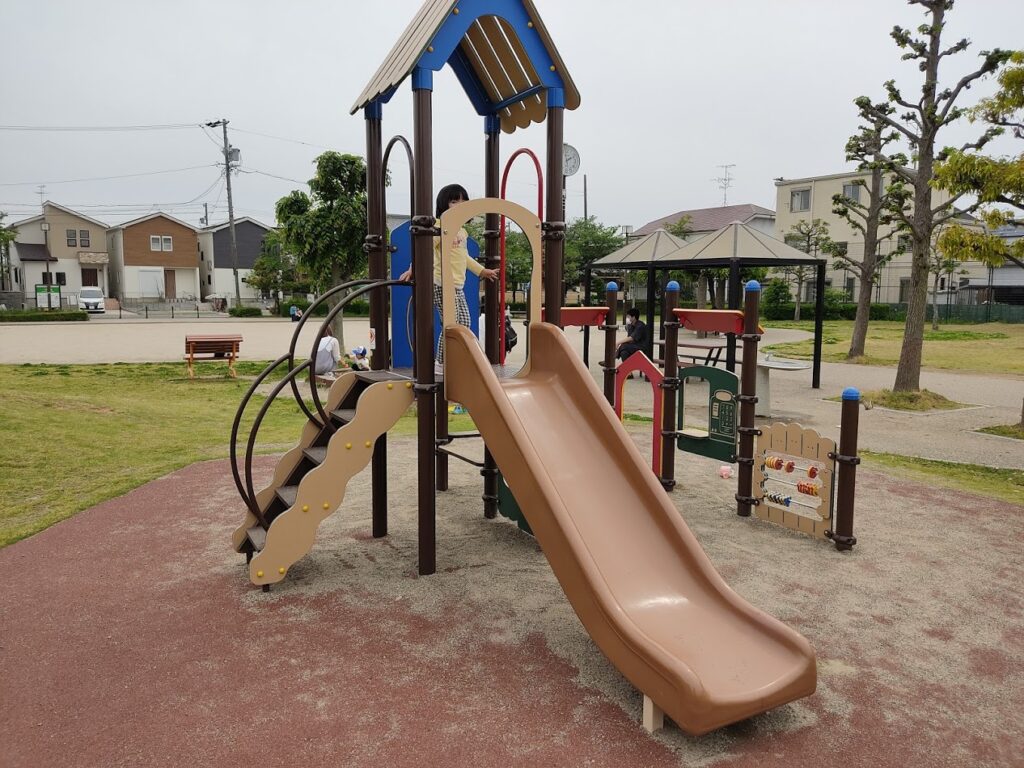 公園遊具シリーズ すべり台 公園遊具の顔 イチの子育てブログ